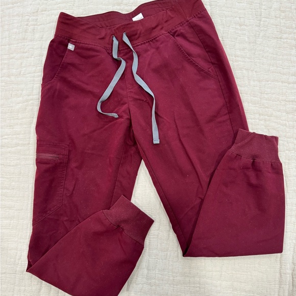 FIGS Burgundy Jogger Scrub Pants Women’s Size Small Petite S/P Medical scrubs - Picture 1 of 6